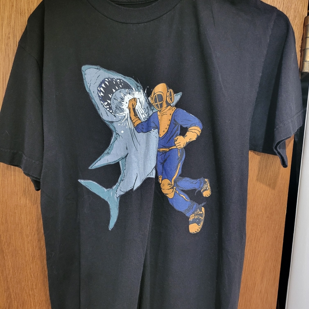 Punchin Shark Black Medium